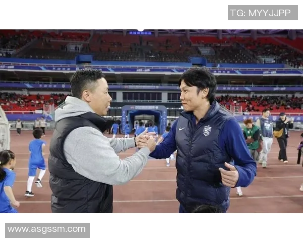 武汉篮球队战术之争引发热议球迷与专家各执己见探讨未来发展方向